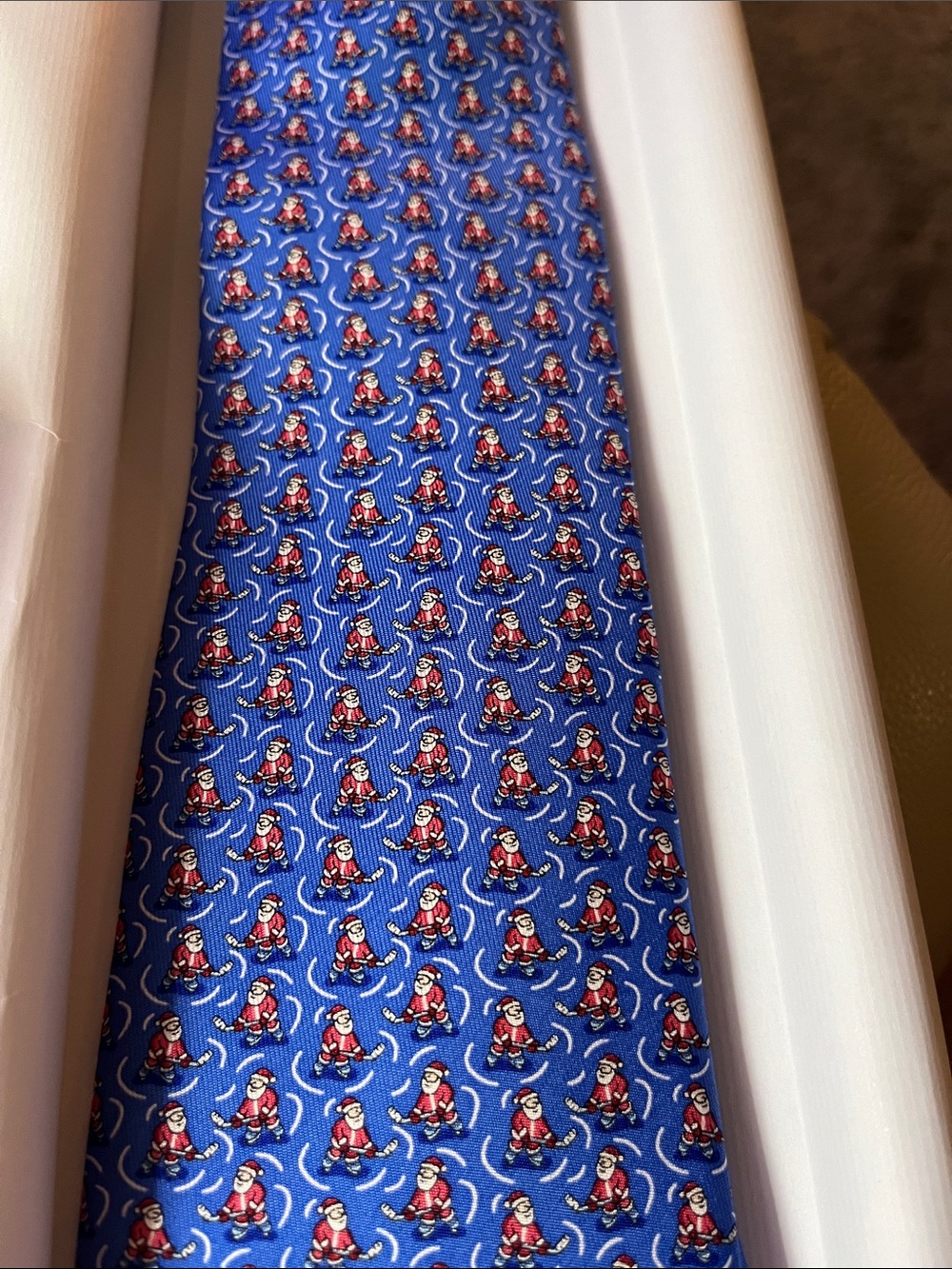 Vineyard Vines Blue Tie with Santa playing hockey! New. Silk. Box!
